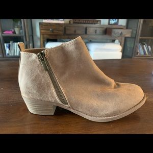 Size 8 suede short booties